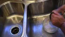 تمیز کردن سینک ظرفشویی