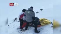 نجات کوهنوردان از زیر بهمن توسط گروه نجات