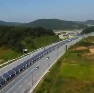 صفحات خورشیدی در بزرگراه